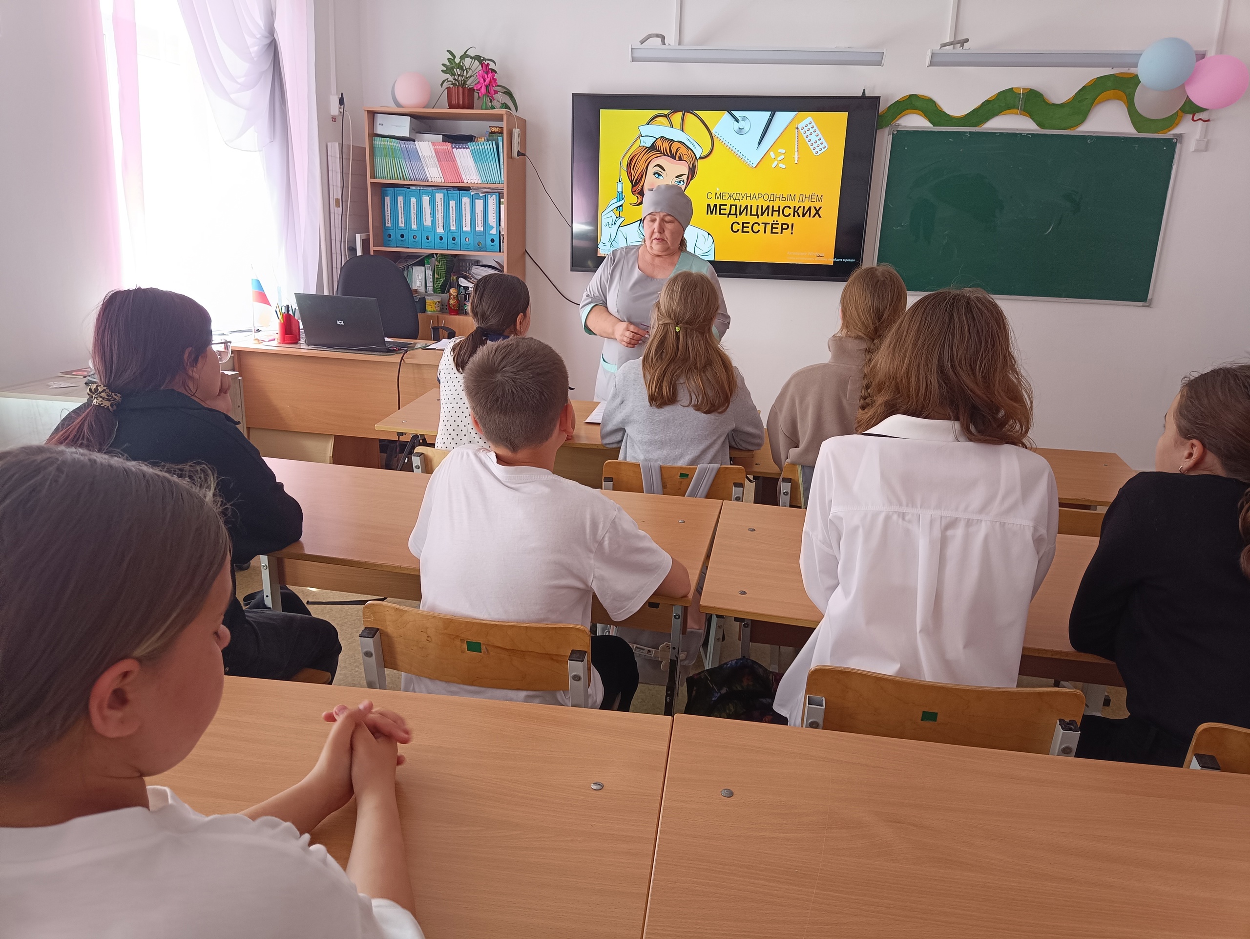 День медицинской сестры.
